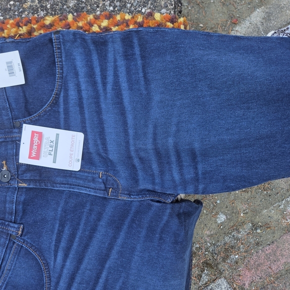 Wrangler Ultra Flex Denim Jeans - Picture 2 of 3